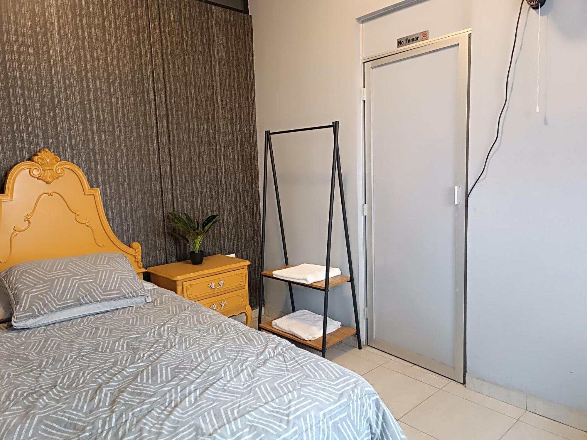 Front Vista Capsule hotel