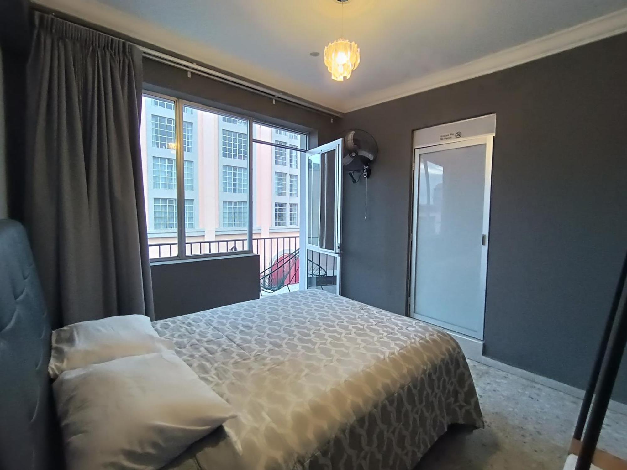 Front Vista Capsule hotel
