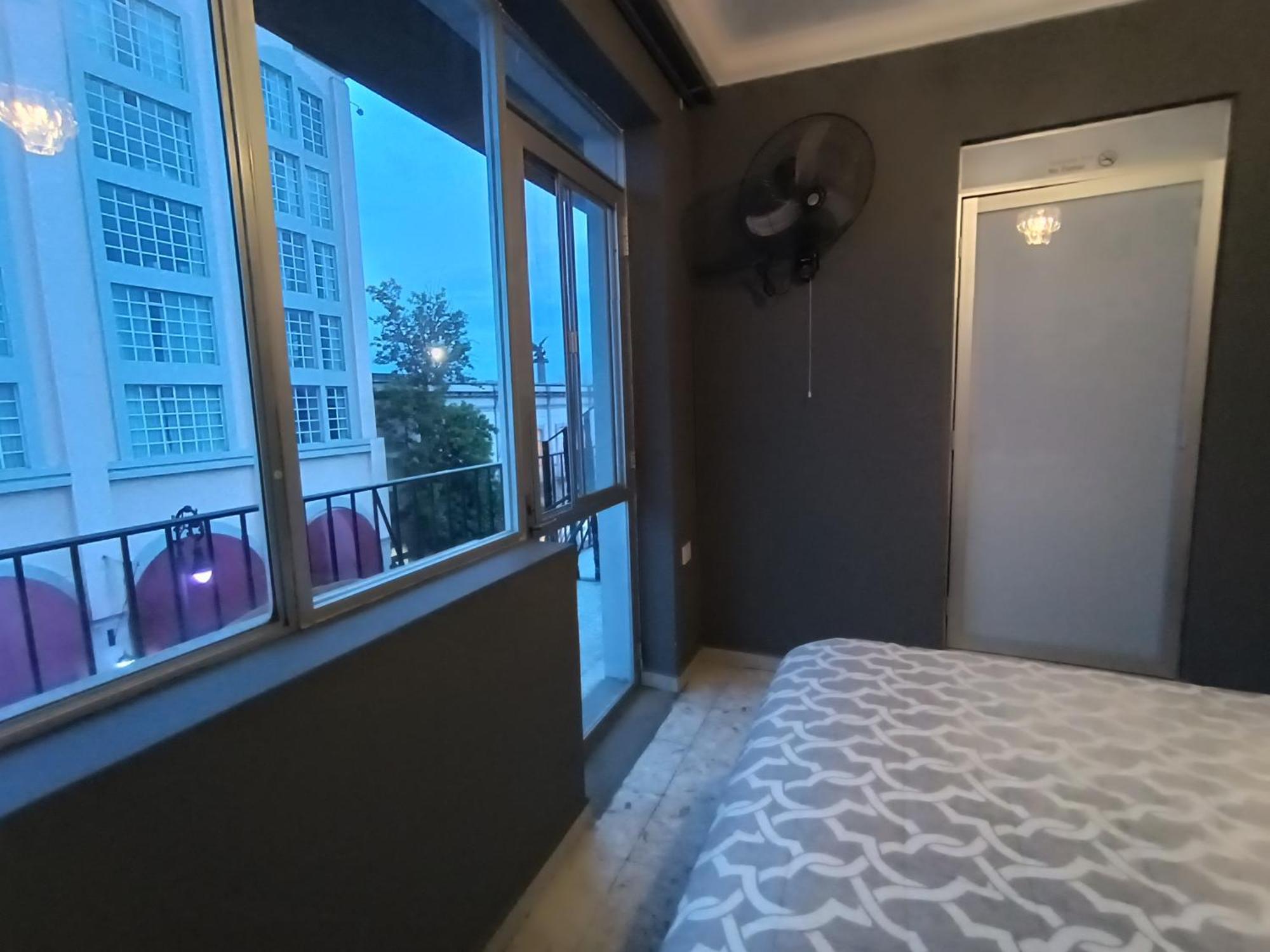 Capsule hotel Front Vista